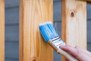¿Cómo usar el aceite motor y gasoil para tratar madera?
