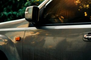 Cómo lubricar y proteger las puertas del coche